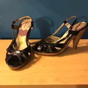 Cute shiny black heels