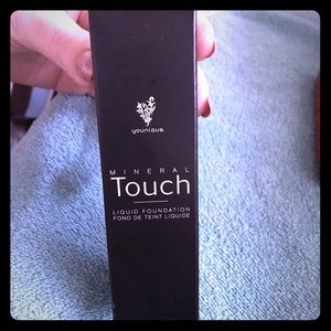 Younique's Liquid Foundation in Taffeta