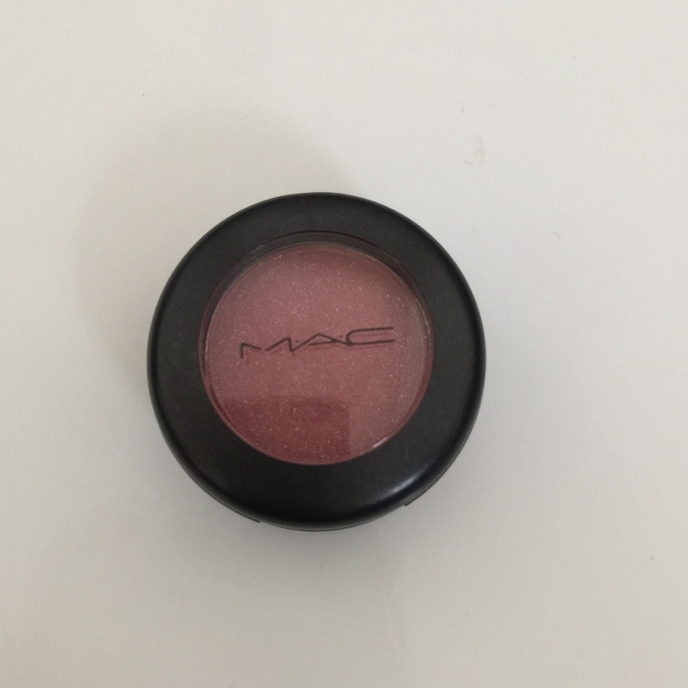 MAC full flame velvet eyeshadow