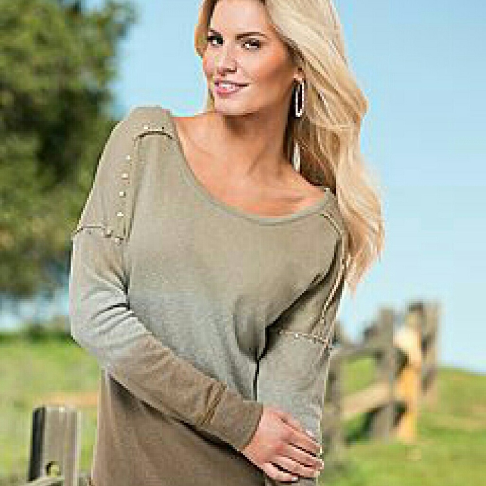 VENUS light sweater