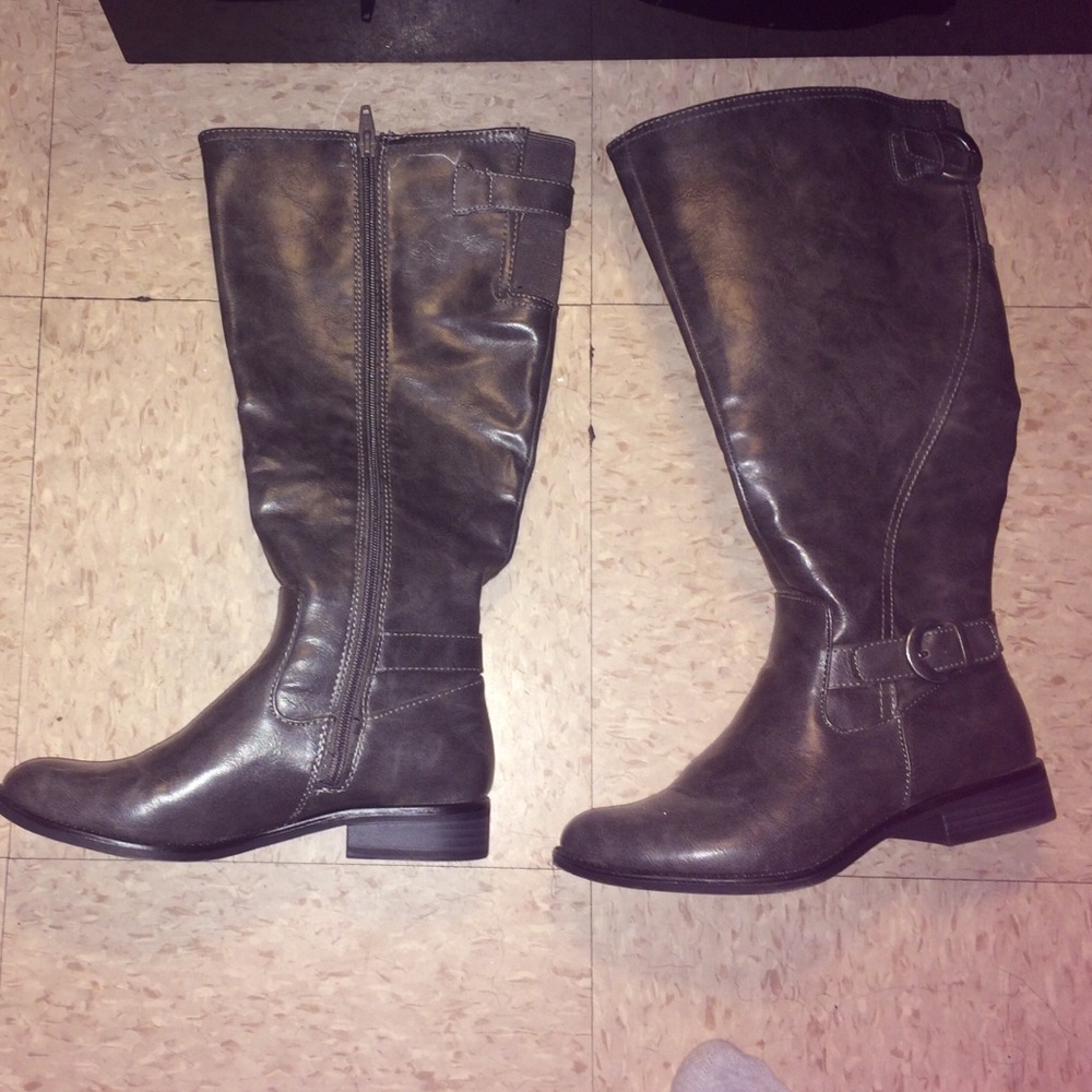 *SALE* Gray high boots 😘😍