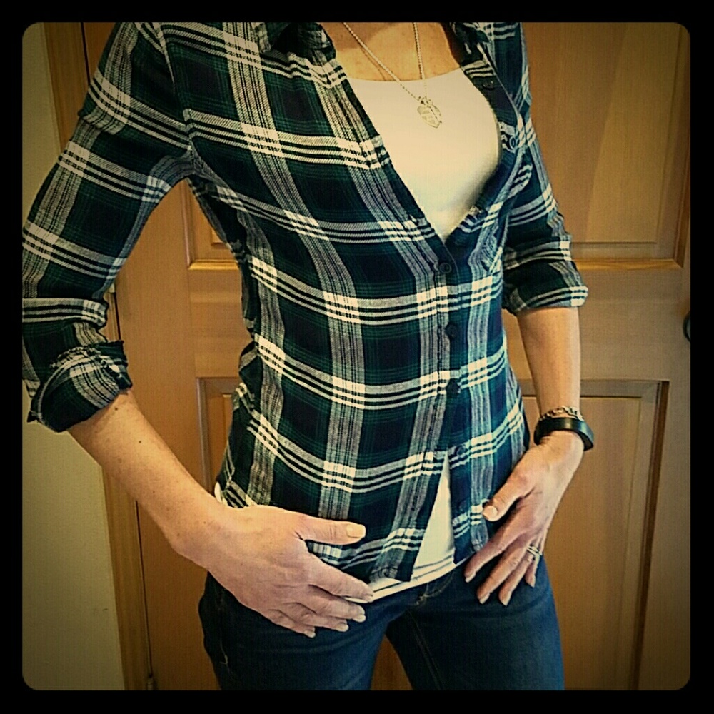 Comfy fitted plaid shirt