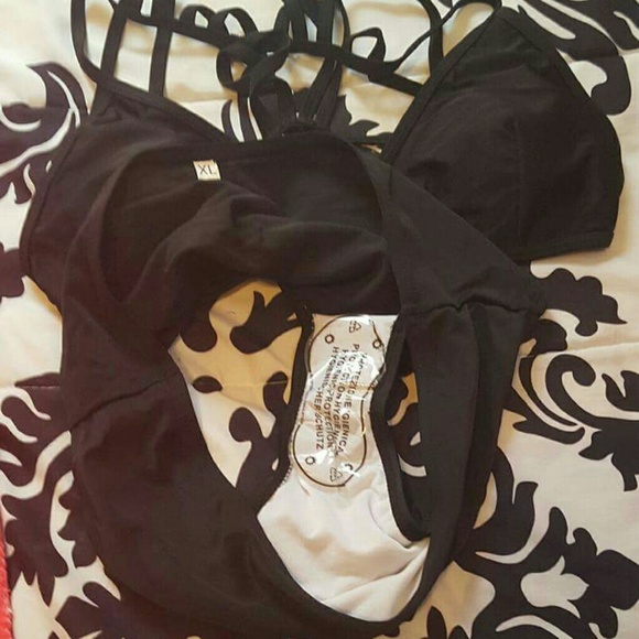 Black strappy Bikini - Picture 2 of 3