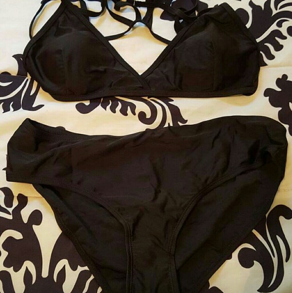 Black strappy Bikini - Picture 3 of 3