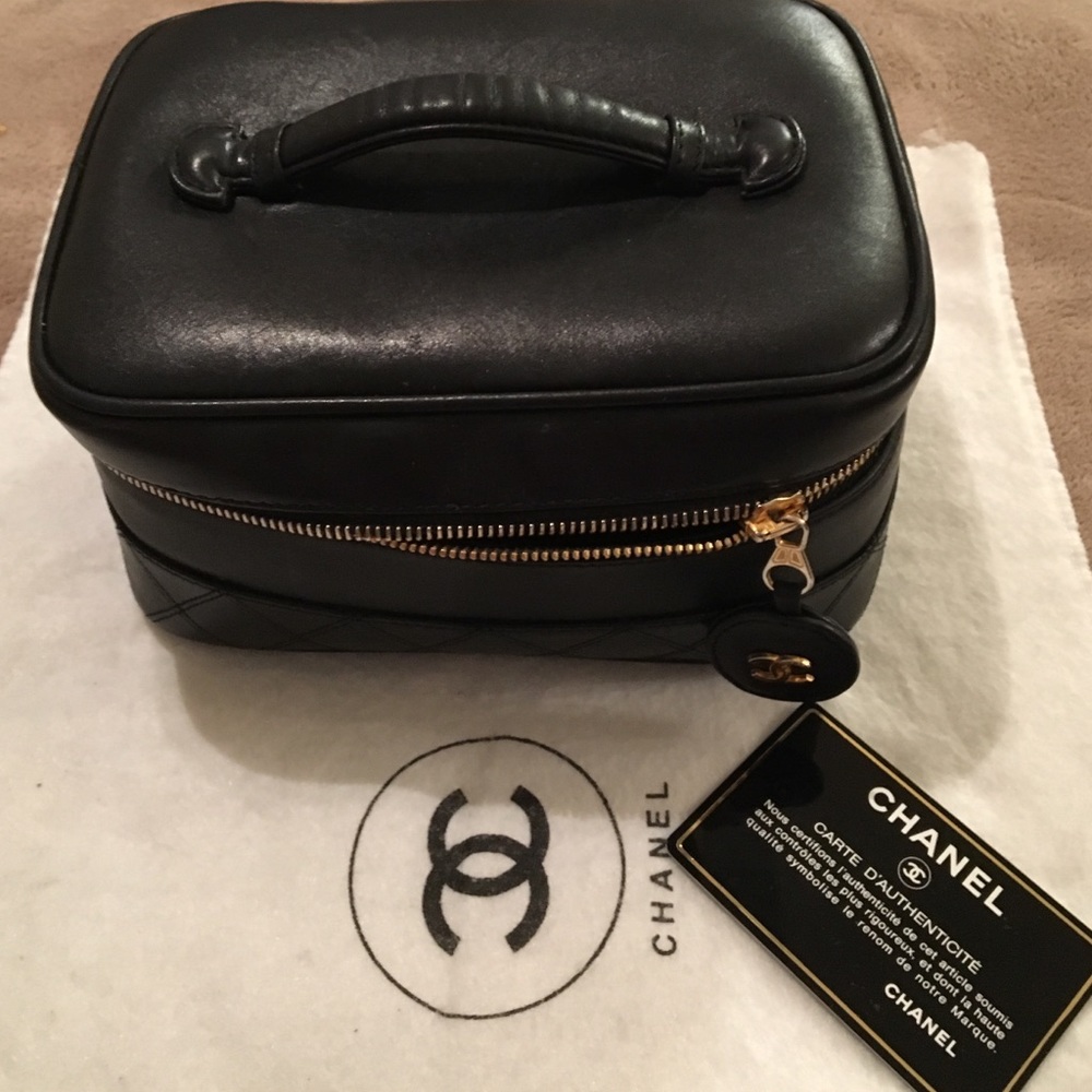 💯 Authentic Chanel quilted Vanity Bag