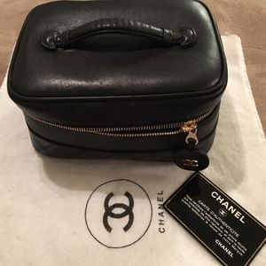 💯 Authentic Chanel quilted Vanity Bag