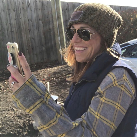 Meet your Posher, Alicia 🤪 - Picture 4 of 7