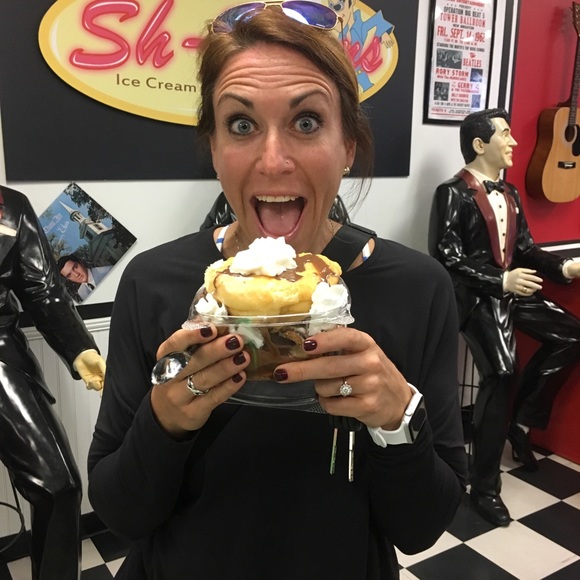 Meet your Posher, Alicia 🤪 - Picture 6 of 7