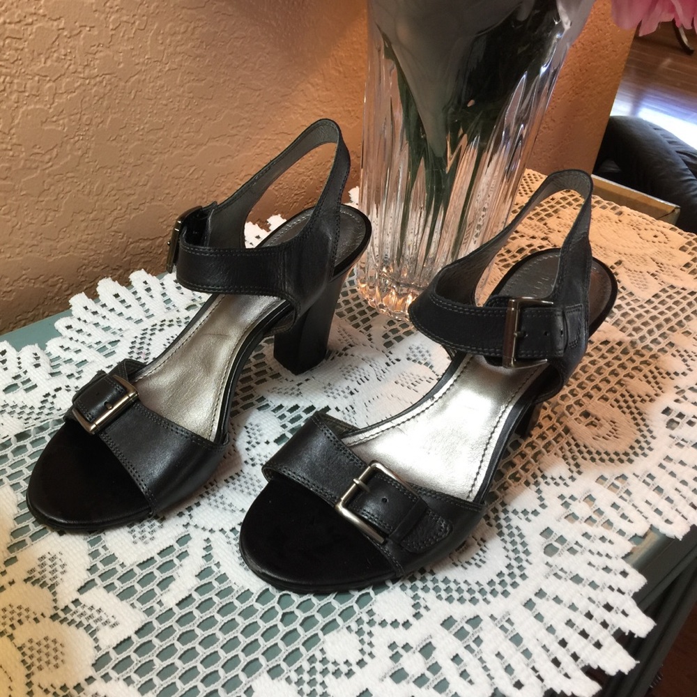 Circa JoanDavid Luxe low heeled sandal