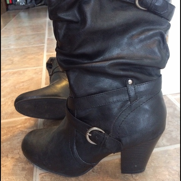 Black boots - Picture 3 of 4