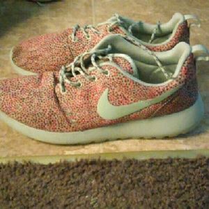 Nike women Roshes size 8 1/2 worn a few times
