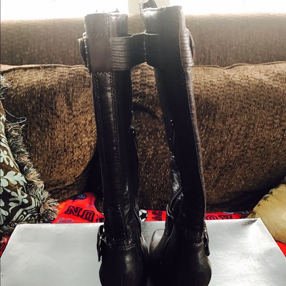Shoes - Picture 2 of 4