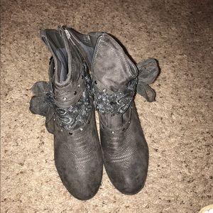 Gray cowboy boots