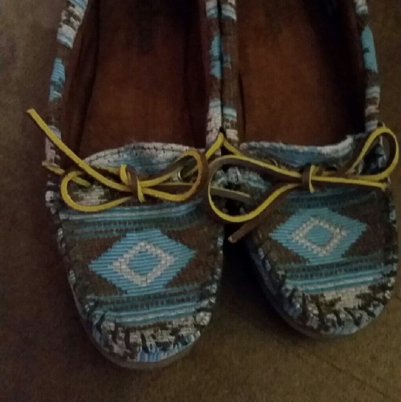 Minnetonka Shoes - *Final Markdown* Ladies Minnetonka Moccasins 7.5