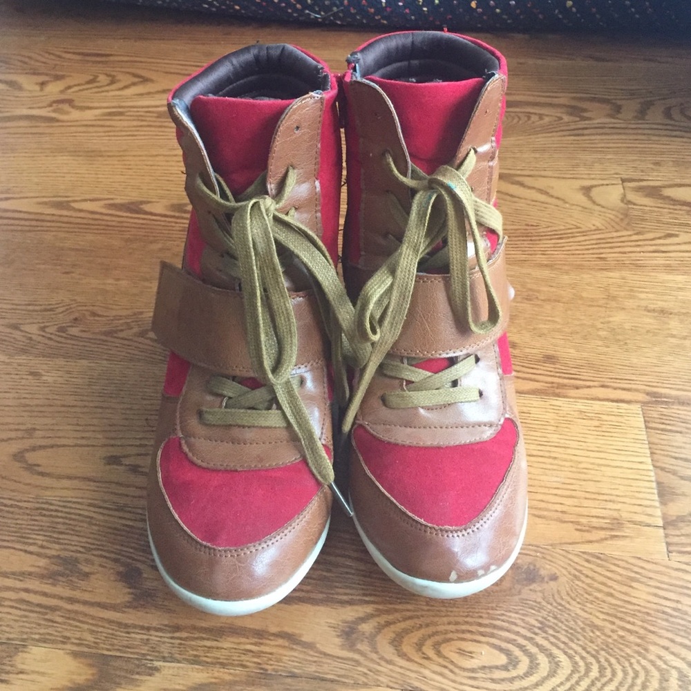 Boutique wedges no name used