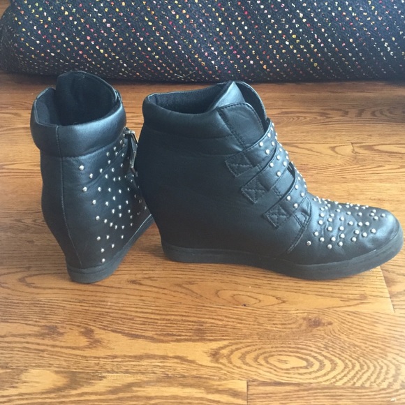 Black and silver Buckle boots - Picture 2 of 3