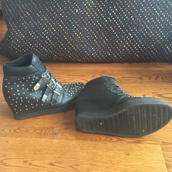 Black and silver Buckle boots - Picture 3 of 3