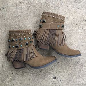 Fringe boots