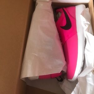Nike Roshe Run 5.5Y / Women's 7 NIB