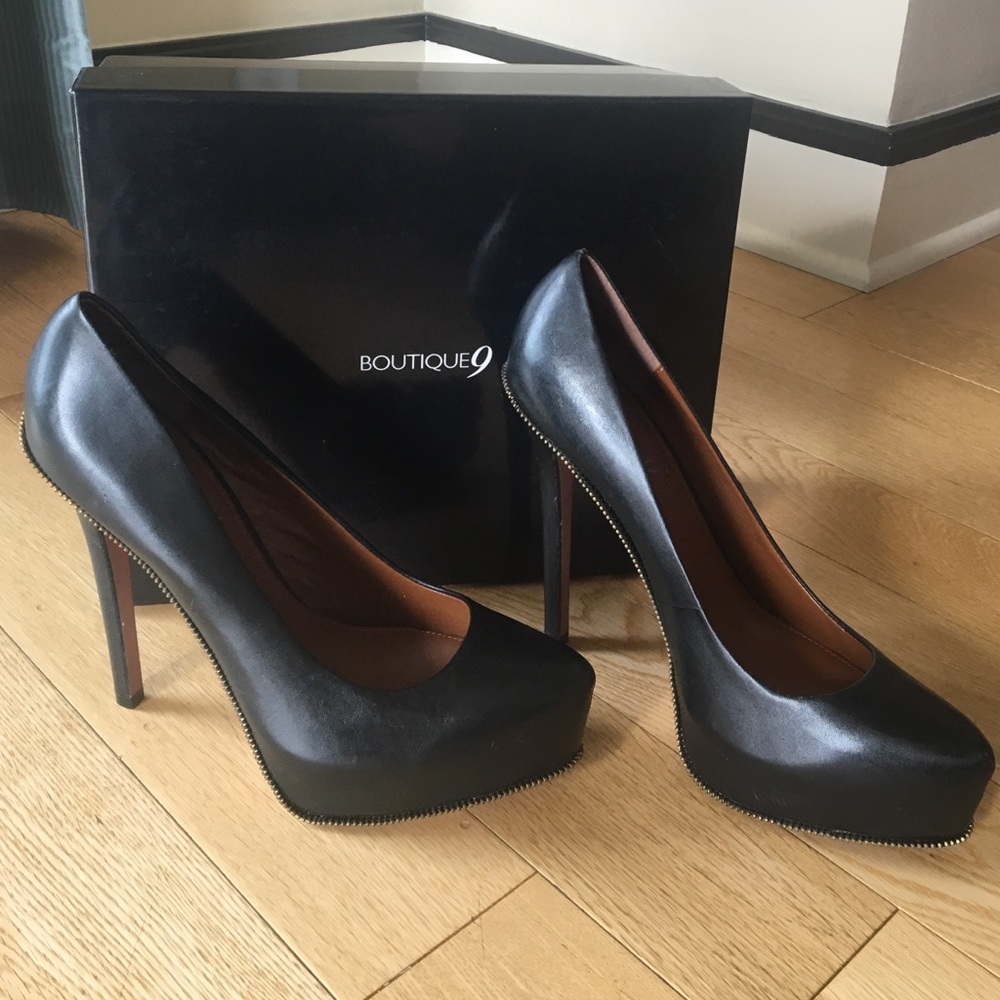 NWT Boutique 9 kaylie zip platform pumps