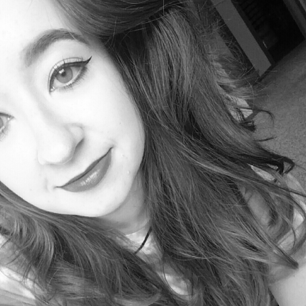 Meet your Posher, Larissa
