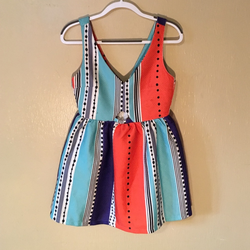 Women's small Romwe triangle cut out dress