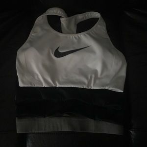 4 Nike sports bra bundle! S/M