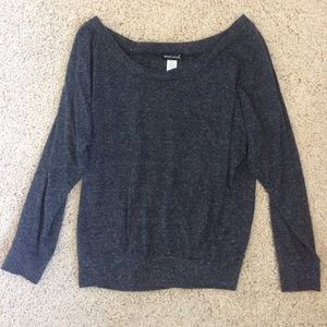 long sleeve heather grey shirt