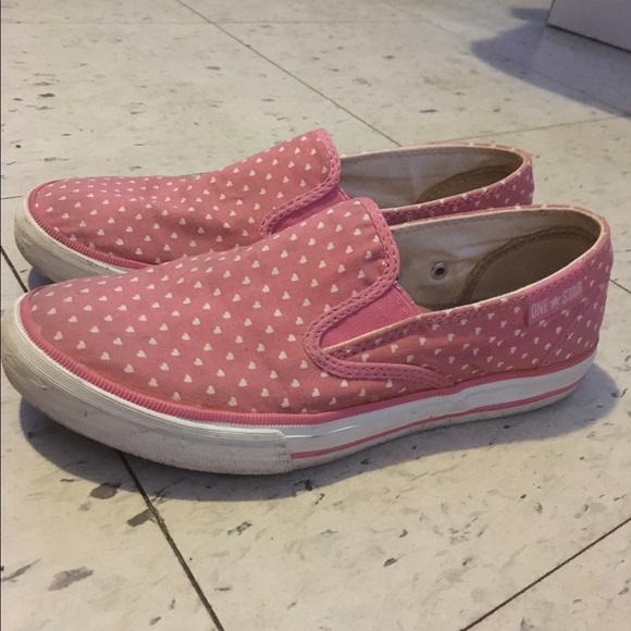pink heart converse
