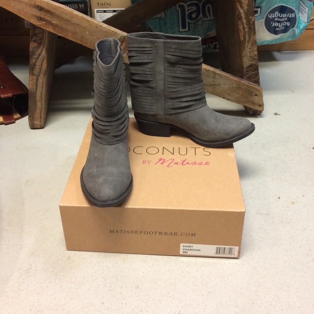 Matisse grey suede boots