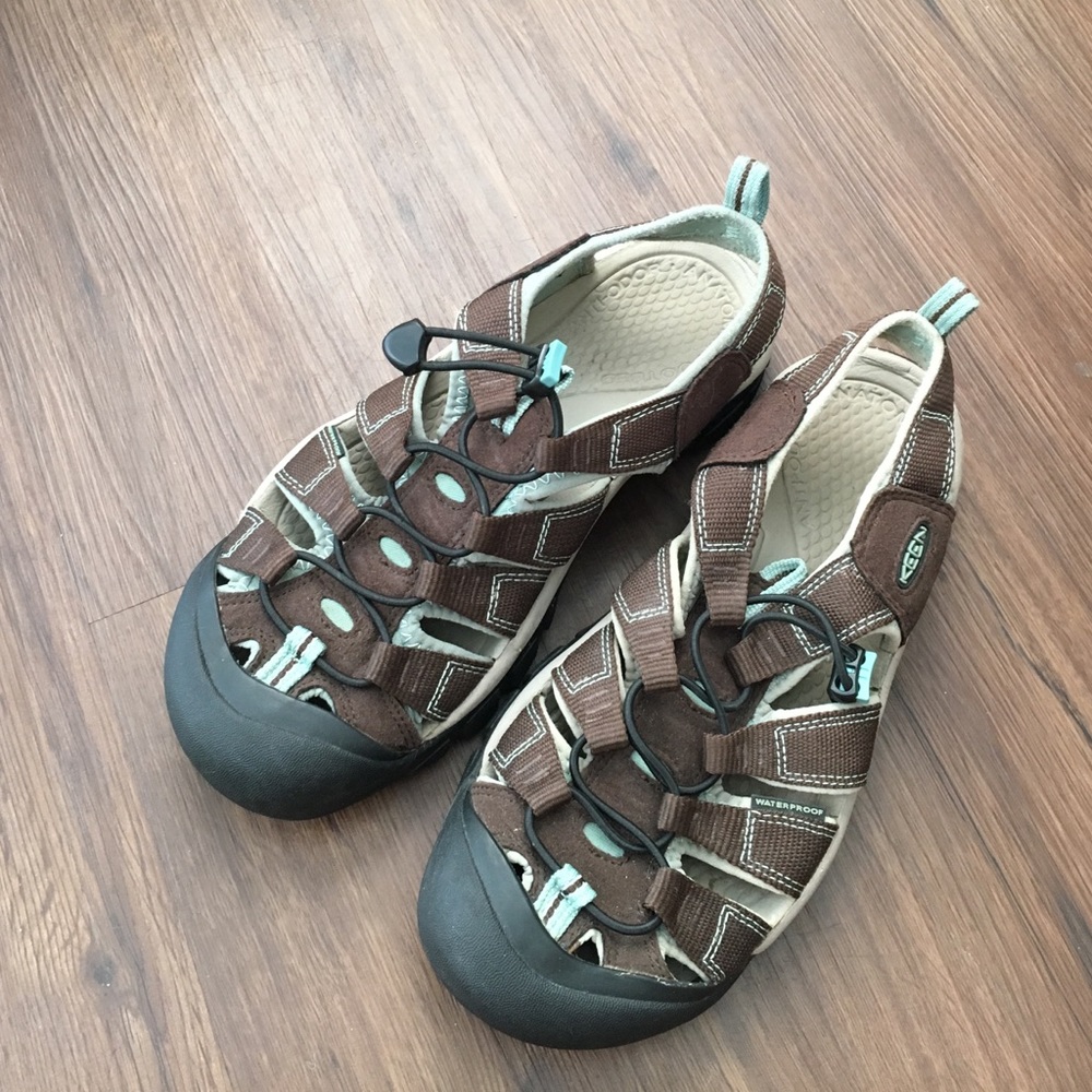 Keen Women's Newport H2 in Slate Black/Canton, 9.5