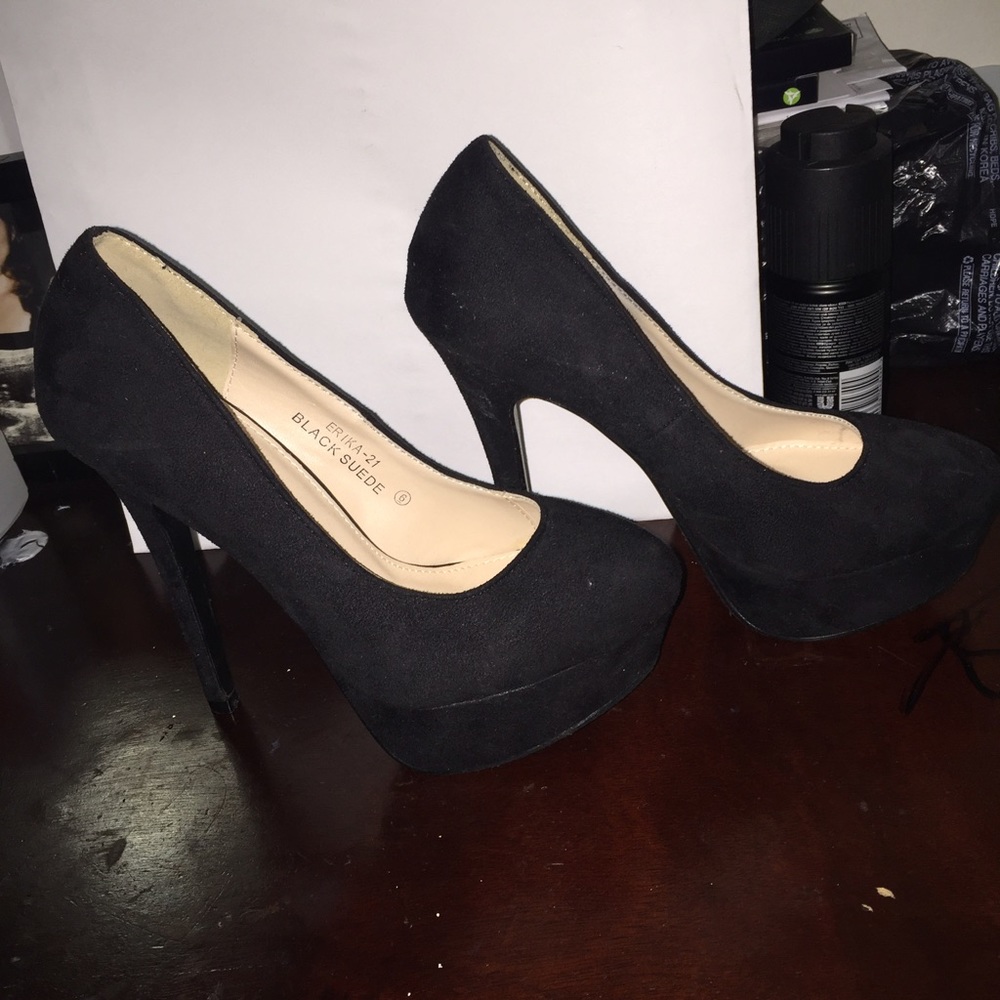 Nice black suede heels 😍❤️