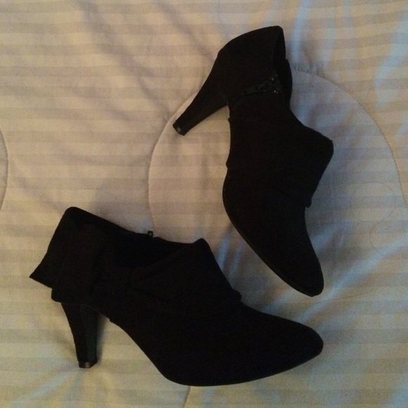 Heeled booties - Picture 2 of 2