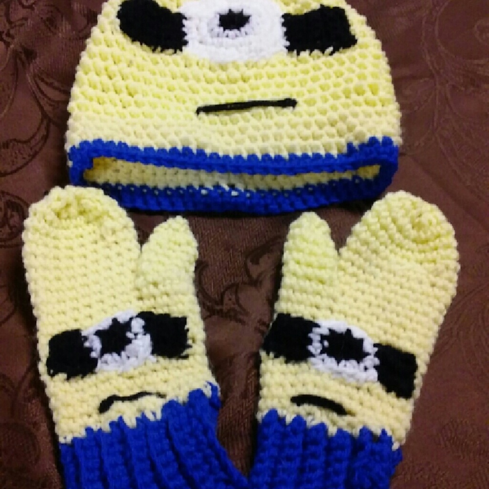 Handmade minnion hat and mitten set