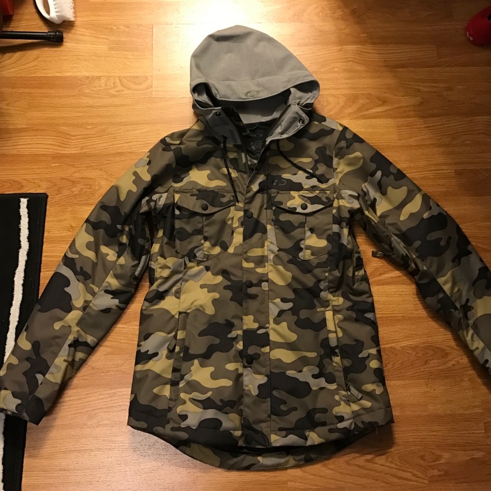 Brand new Oakley snowboarding jacket