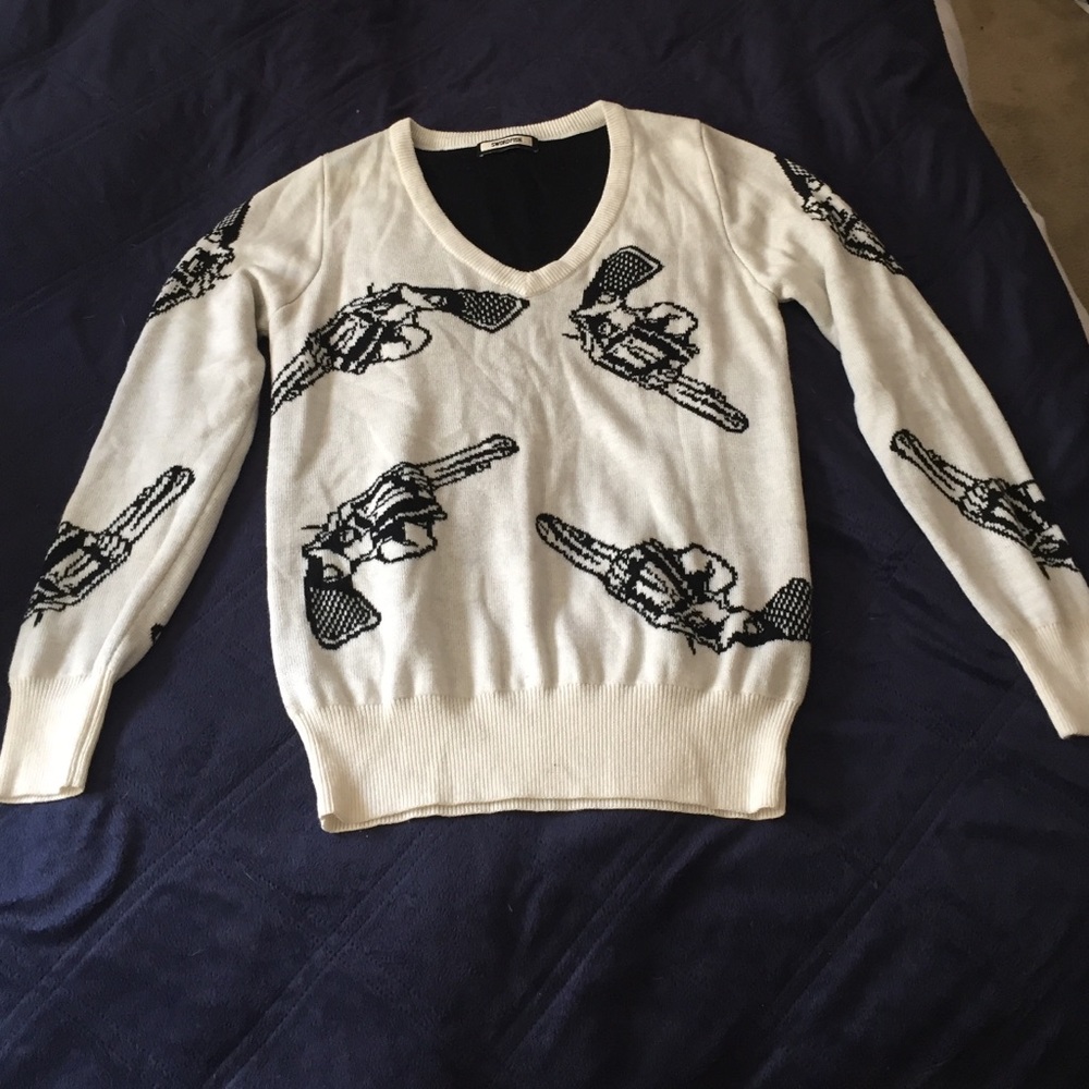 Gun sweater