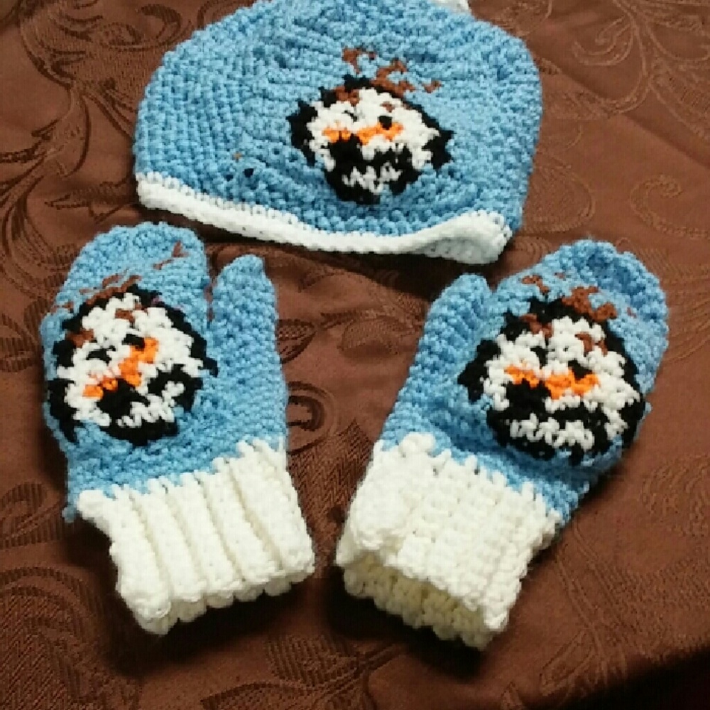 Brand new frozen olaf hat and mittens set