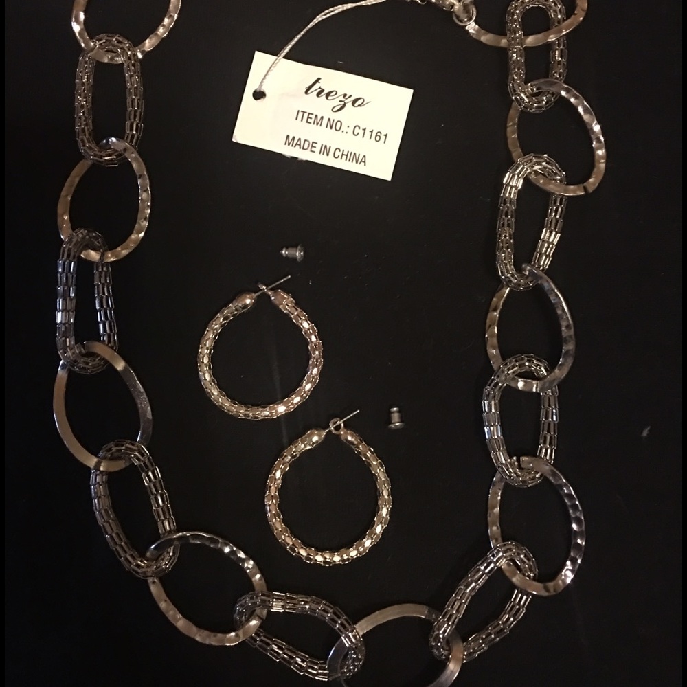 Necklace and earring set