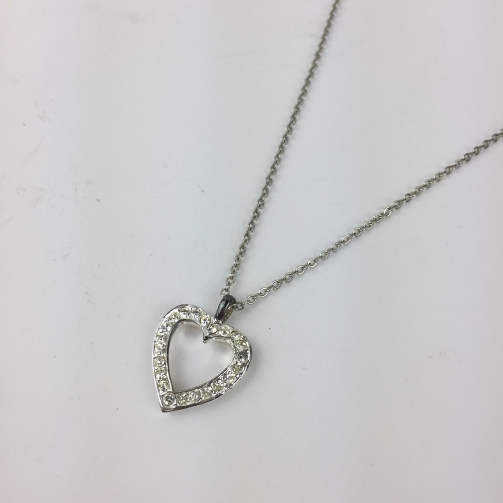 Last call🚨Silver Austrian Crystal Heart Necklace