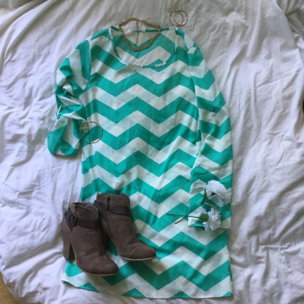 ‼️💔SOLD💔‼️Aqua chevron dress
