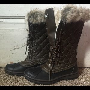 NWOT snow boots