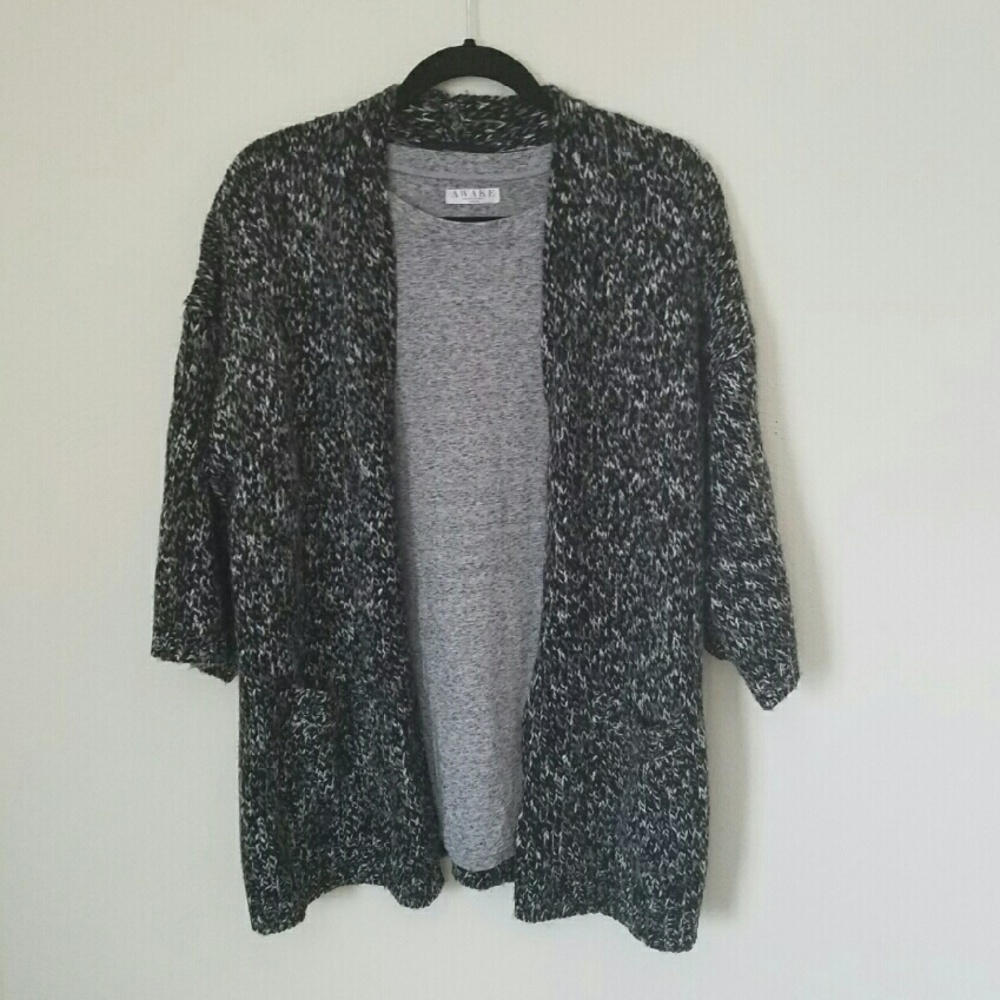 Mid sleeve sweater cardigan
