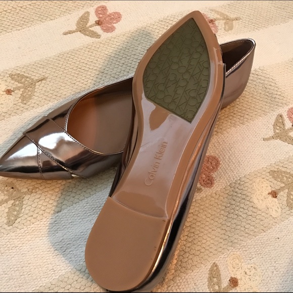 NEW Calvin Klein Gailia Pointed Toe Patent Flats. - Picture 4 of 4