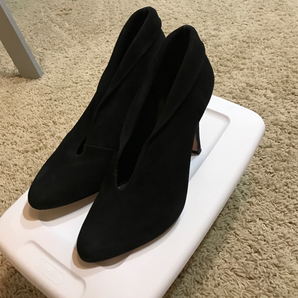 Steve Madden suede bootie