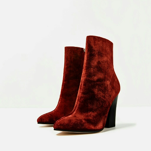 💥LAST PRICE💥 ZARA RED VELVET ANKLE BOOTS - Picture 2 of 6