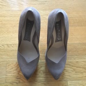 Boutique 9 pumps w/ 4" platform heel