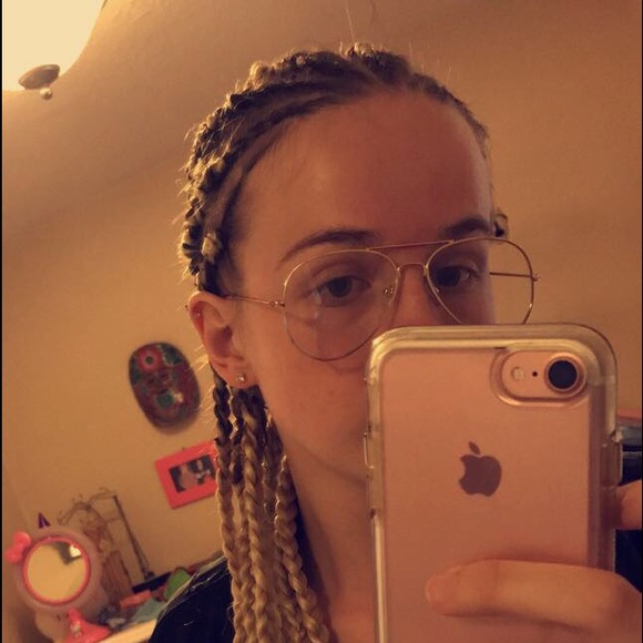 Meet your Posher, Kalli - Picture 2 of 2