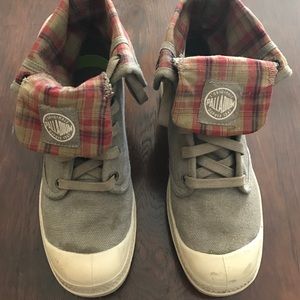 PALLADIUM olive colored boots!