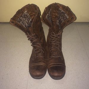 Combat boots