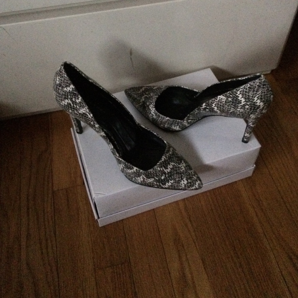 Trina Turk Snakeskin pumps - Picture 2 of 5